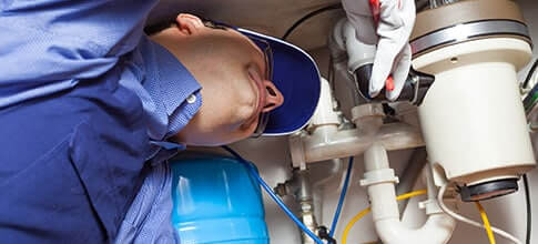 plumber-repairing-garbage-disposal